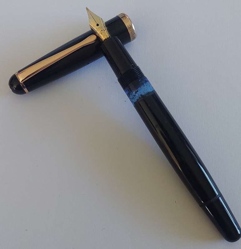 Vintage Montblanc 342 fountain pen working just needs ink Value R3500