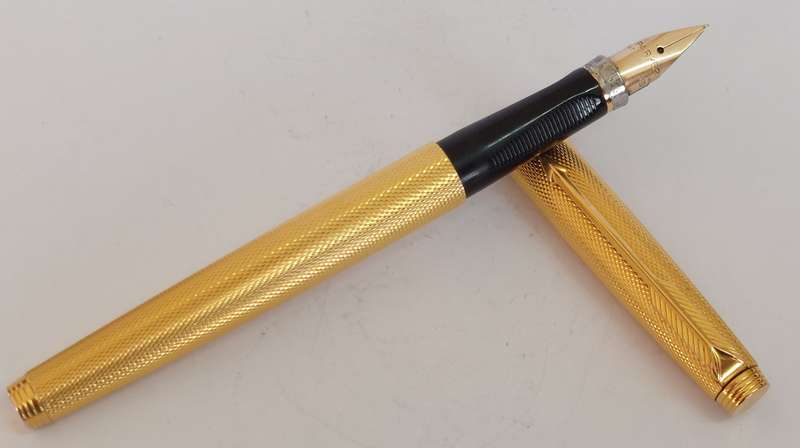 Rare vintage Parker 75 Grain D'Orge gold plated fountain pen with 14ct gold nib Value R2500