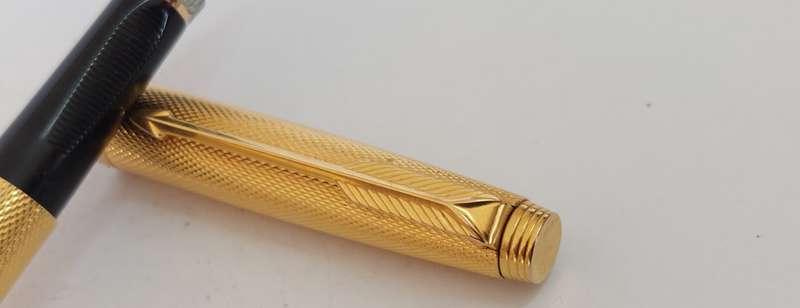 Rare vintage Parker 75 Grain D'Orge gold plated fountain pen with 14ct gold nib Value R2500