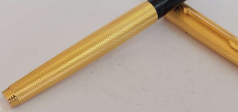 Rare vintage Parker 75 Grain D'Orge gold plated fountain pen with 14ct gold nib Value R2500
