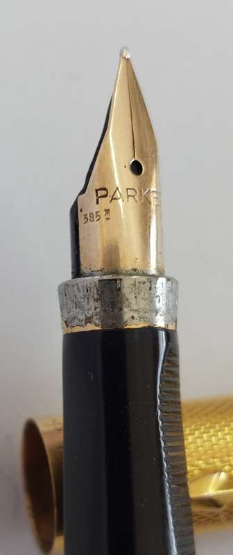 Rare vintage Parker 75 Grain D'Orge gold plated fountain pen with 14ct gold nib Value R2500