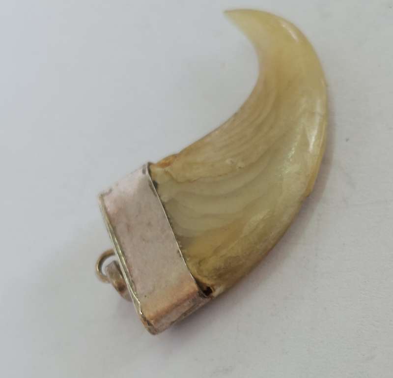 Amazing vintage sterling silver lions claw pendant 2.4g