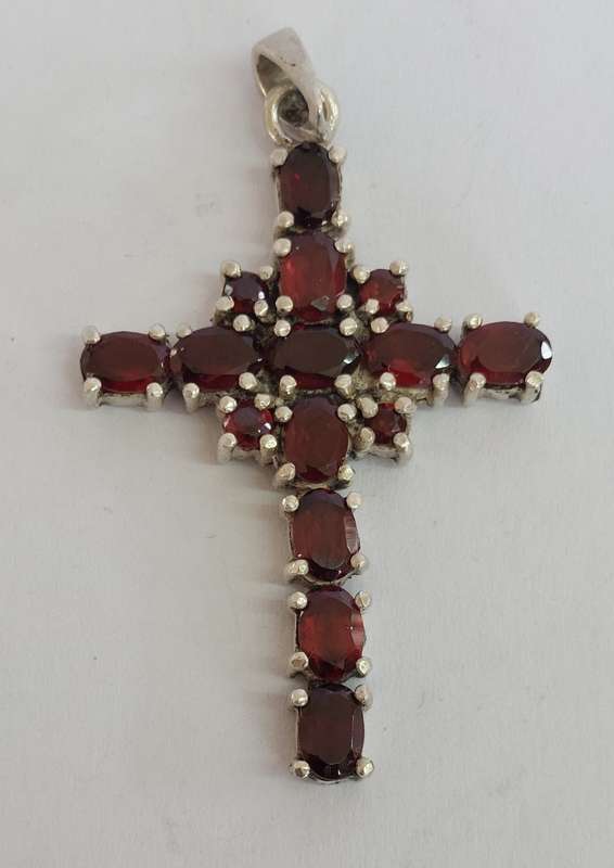 Gorgeous large vintage sterling silver garnet cross pendant 8.6g