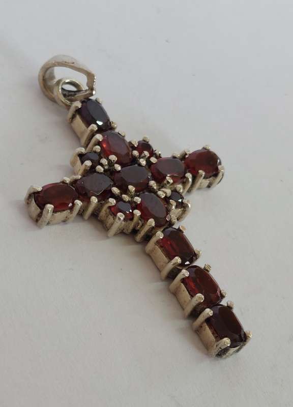 Gorgeous large vintage sterling silver garnet cross pendant 8.6g