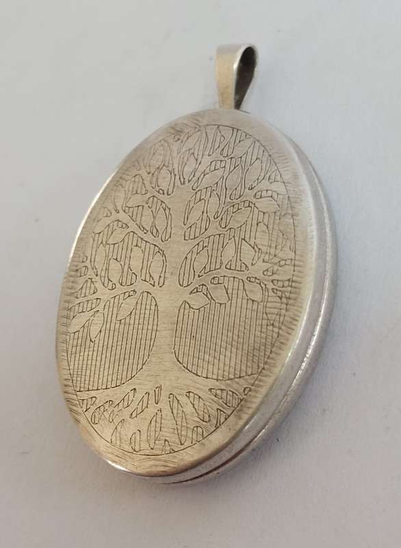Wow!! International Bullion & Metal Brokers sterling silver family tree locket 4.9g