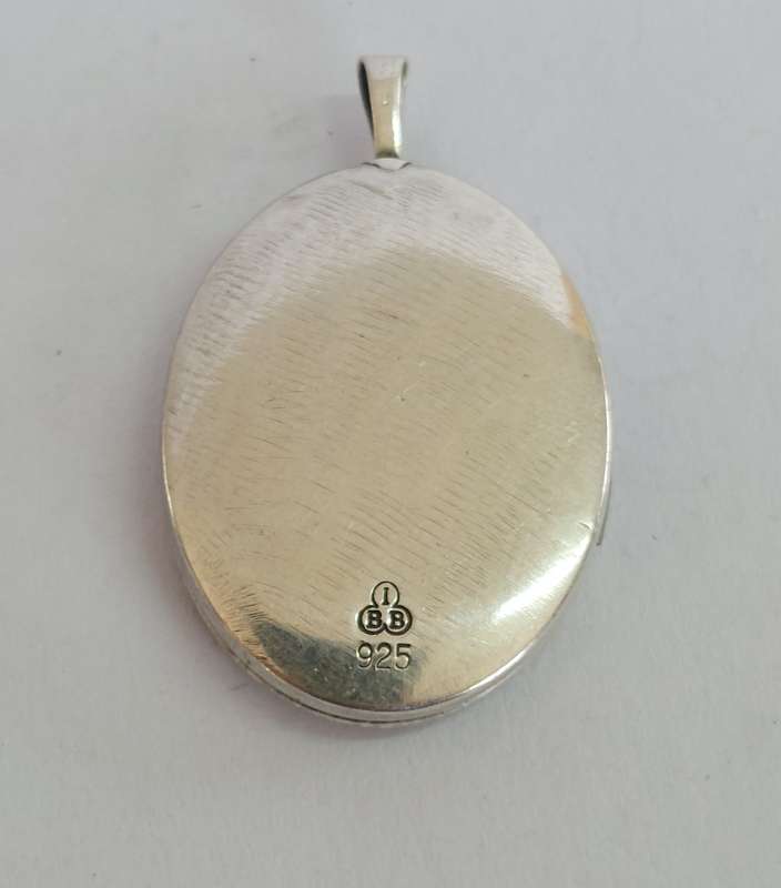 Wow!! International Bullion & Metal Brokers sterling silver family tree locket 4.9g