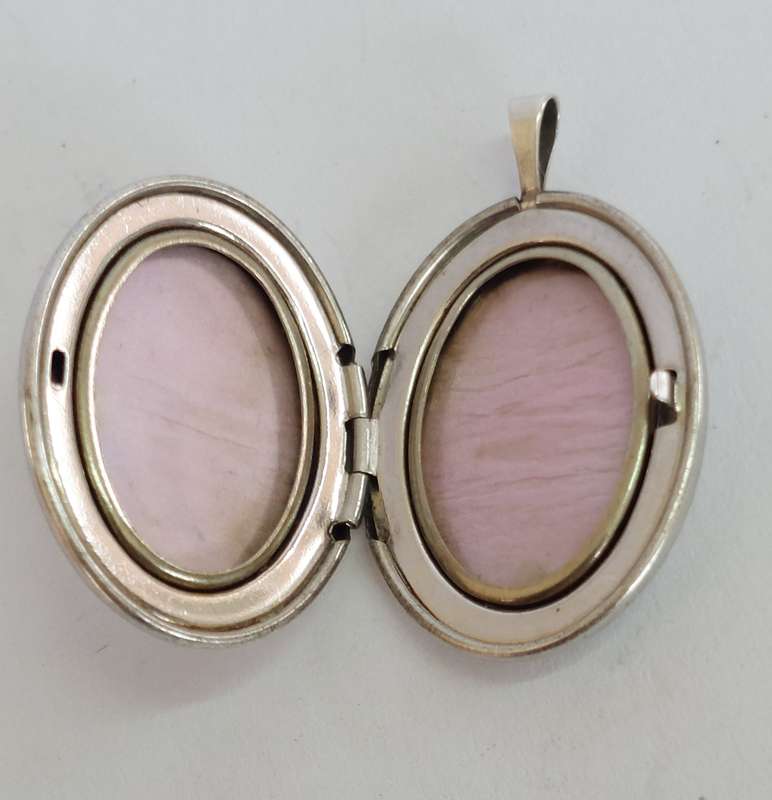 Wow!! International Bullion & Metal Brokers sterling silver family tree locket 4.9g