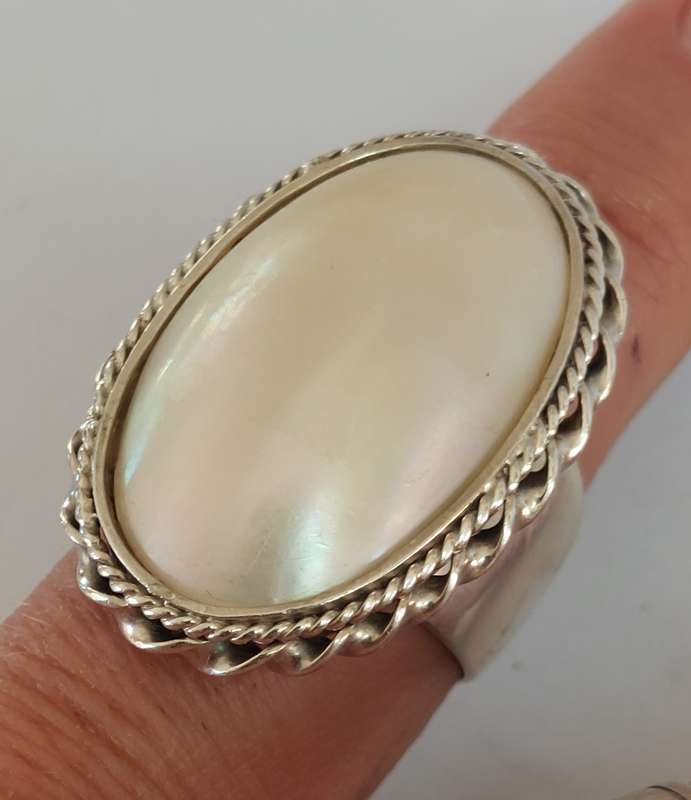 Huge!! Sterling silver mabe pearl ring 16.3g