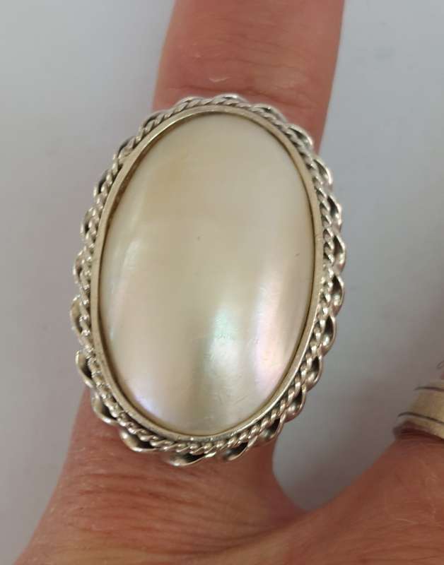 Huge!! Sterling silver mabe pearl ring 16.3g