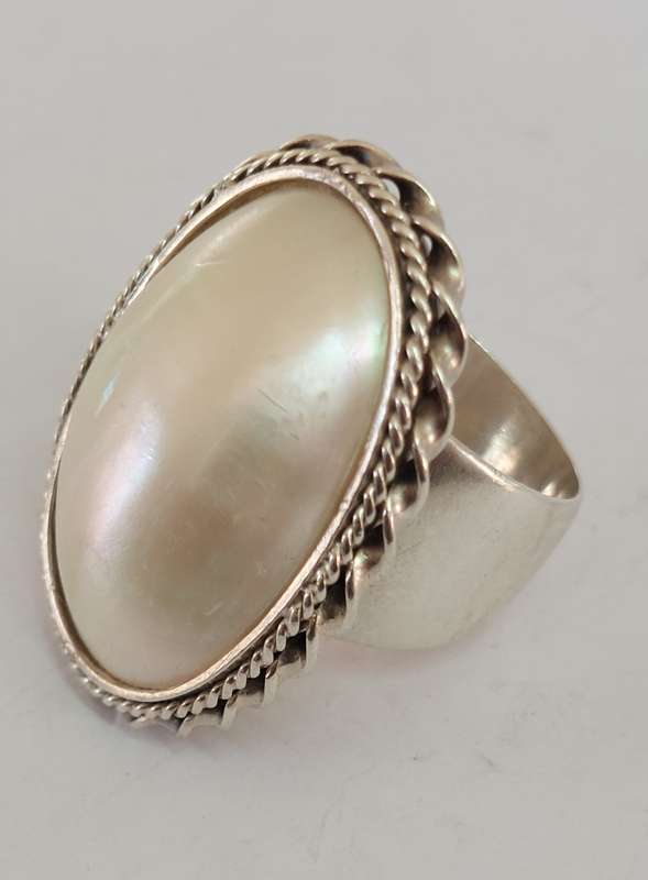 Huge!! Sterling silver mabe pearl ring 16.3g