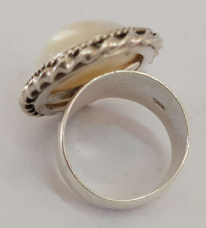 Huge!! Sterling silver mabe pearl ring 16.3g