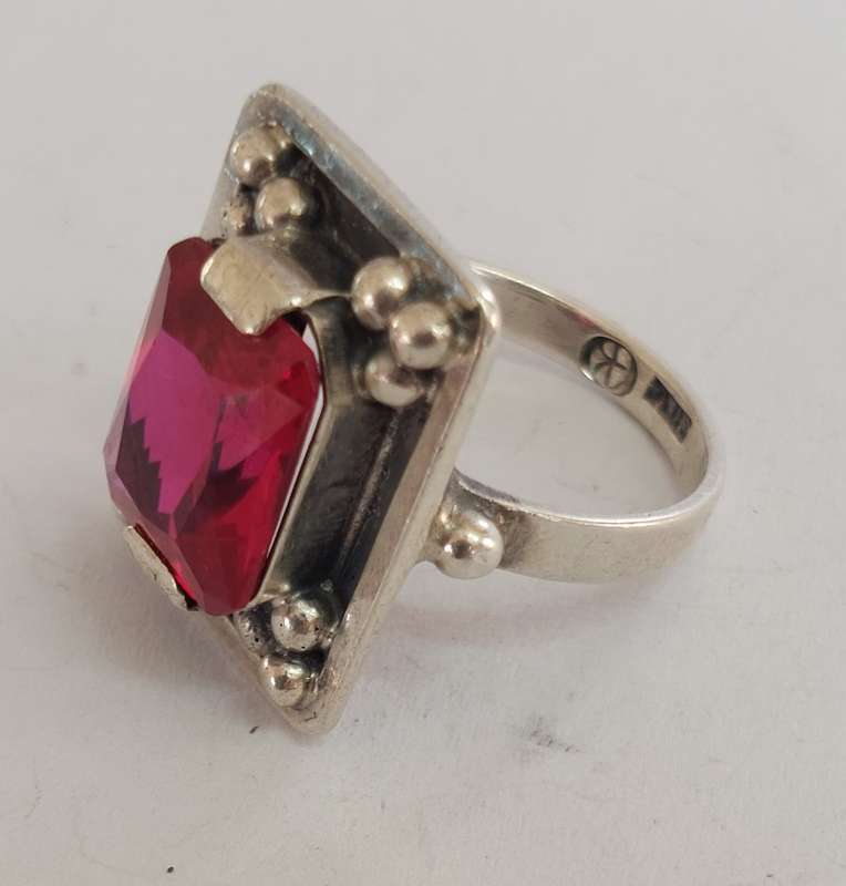 Vintage sterling silver ruby ring with makers mark 8.1g