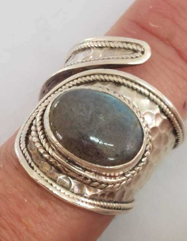 Magnificent vintage sterling silver labradorite ring 10.7g