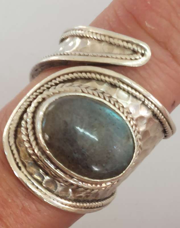 Magnificent vintage sterling silver labradorite ring 10.7g