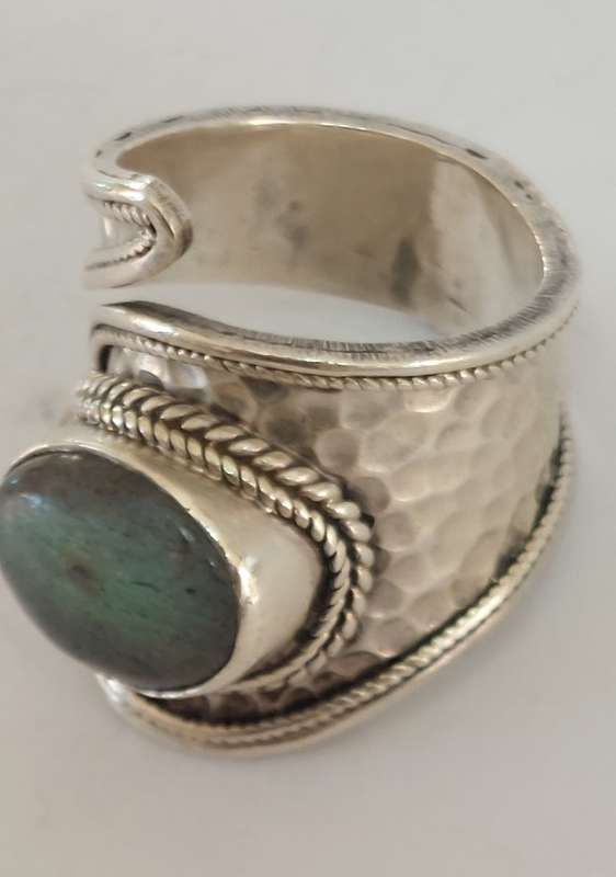 Magnificent vintage sterling silver labradorite ring 10.7g