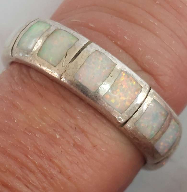 Gorgeous vintage sterling silver opal band 5.7g