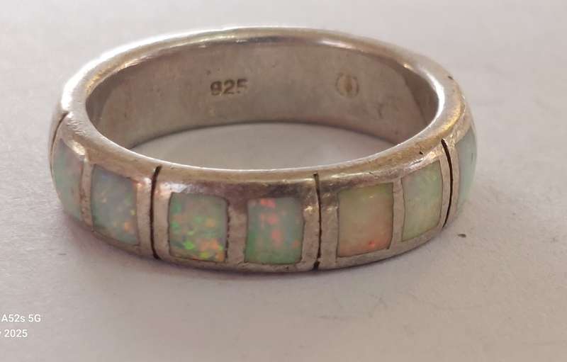 Gorgeous vintage sterling silver opal band 5.7g
