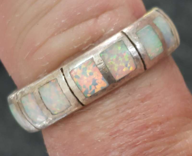 Gorgeous vintage sterling silver opal band 5.7g