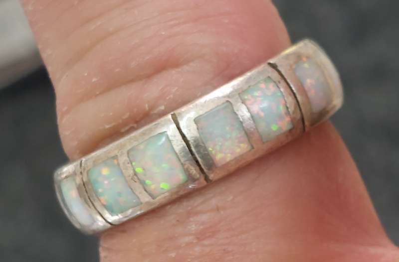 Gorgeous vintage sterling silver opal band 5.7g