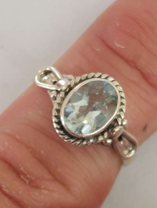 Exquisite vintage sterling silver aquamarine ring 2.2g