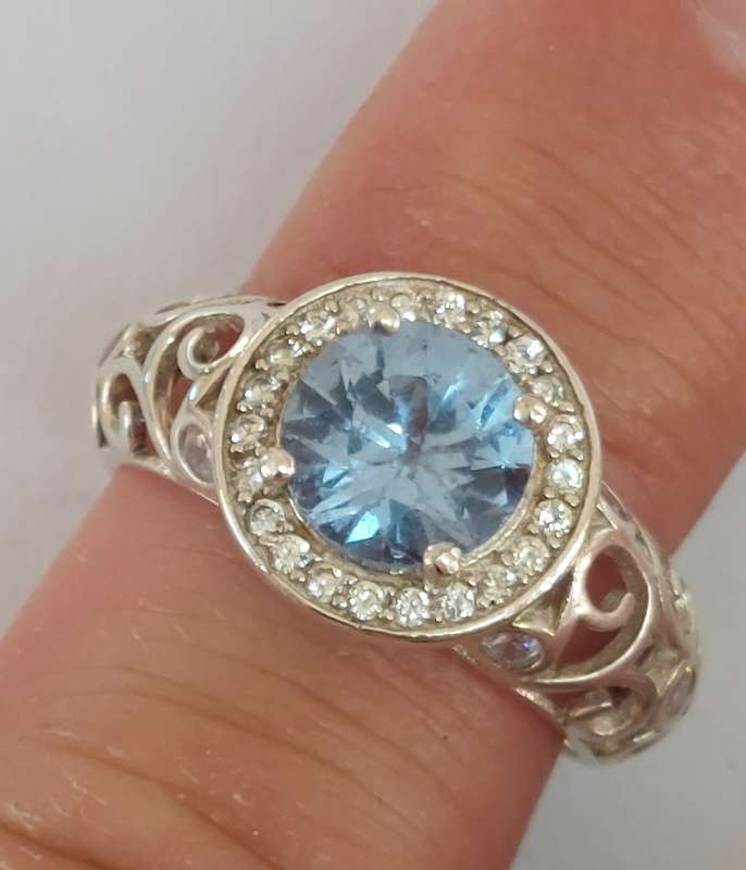 Magnificent sterling silver blue Topaz & cz ring 4.3g