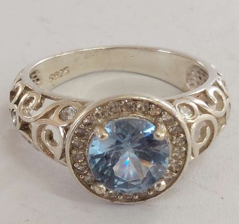 Magnificent sterling silver blue Topaz & cz ring 4.3g