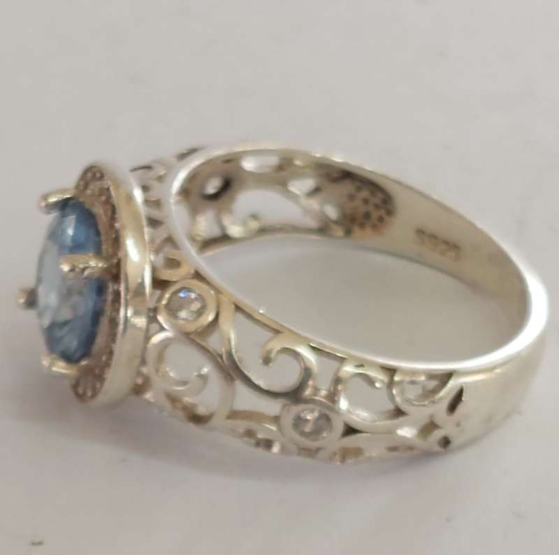 Magnificent sterling silver blue Topaz & cz ring 4.3g