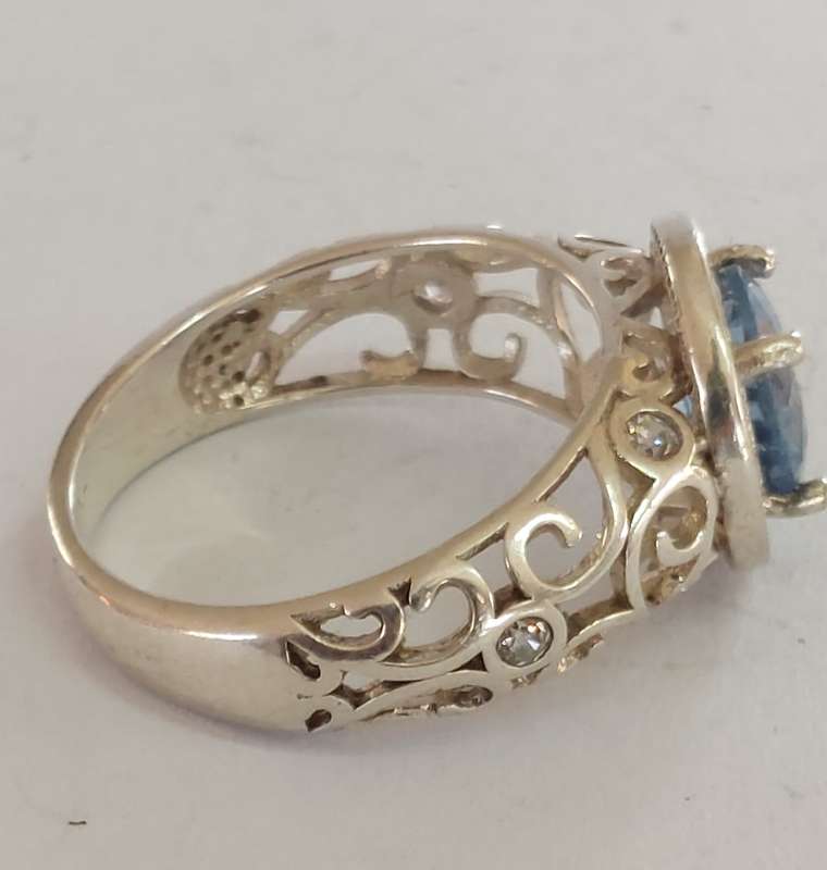 Magnificent sterling silver blue Topaz & cz ring 4.3g