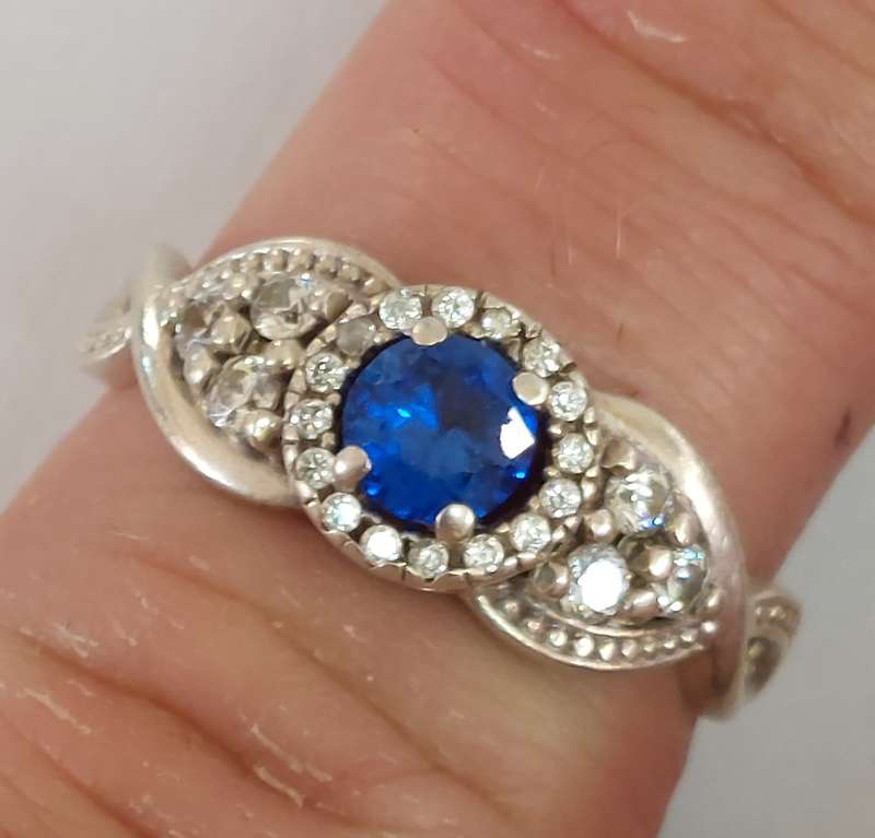 Exquisite sterling silver sapphire & cz ring 2.9g
