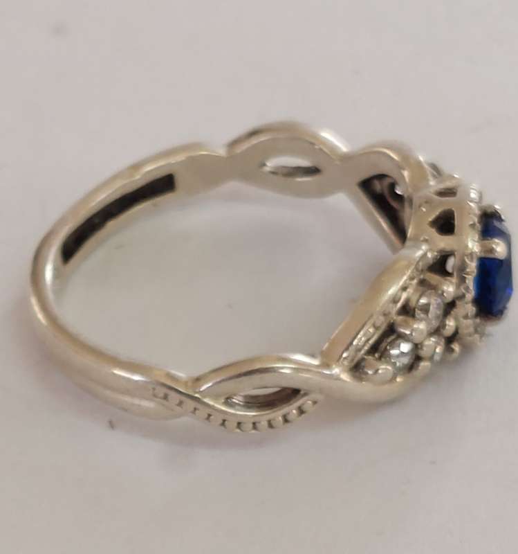 Exquisite sterling silver sapphire & cz ring 2.9g