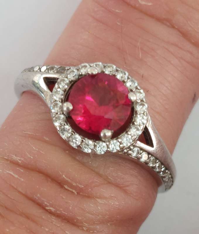 Stunning sterling silver ruby &cz ring 2.7g