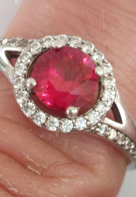 Stunning sterling silver ruby &cz ring 2.7g