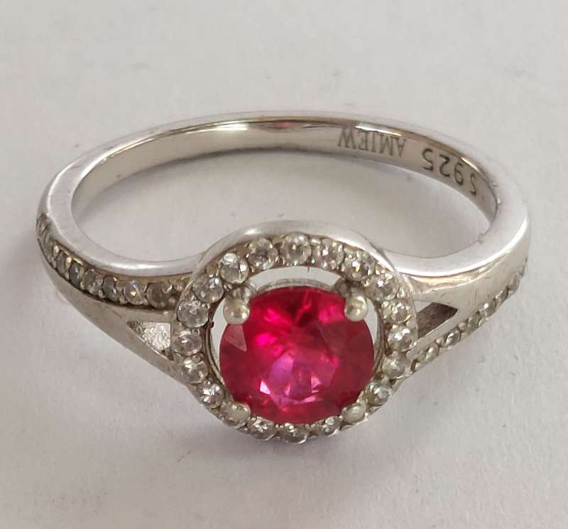 Stunning sterling silver ruby &cz ring 2.7g