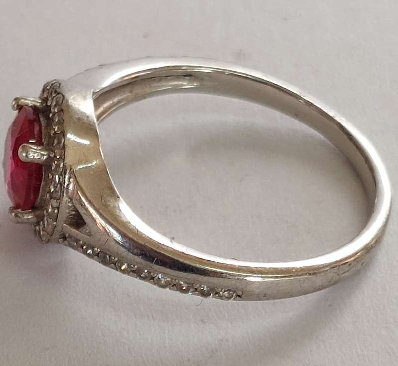 Stunning sterling silver ruby &cz ring 2.7g