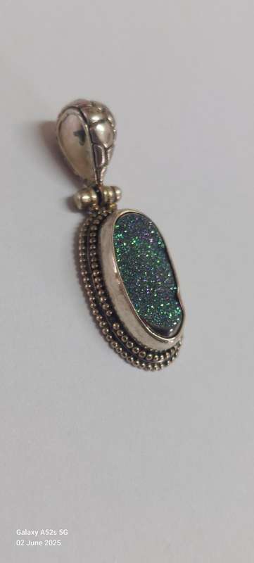 Gorgeous vintage sterling silver rainbow Druzy pendant 5.3g
