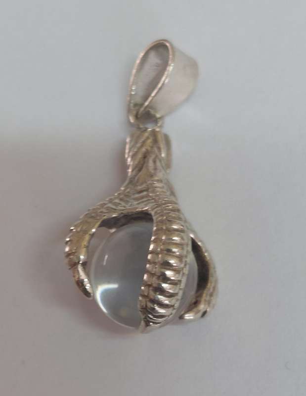 Gorgeous vintage sterling silver crystal sphere in eagles claw pendant 5.5g