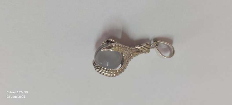 Gorgeous vintage sterling silver crystal sphere in eagles claw pendant 5.5g