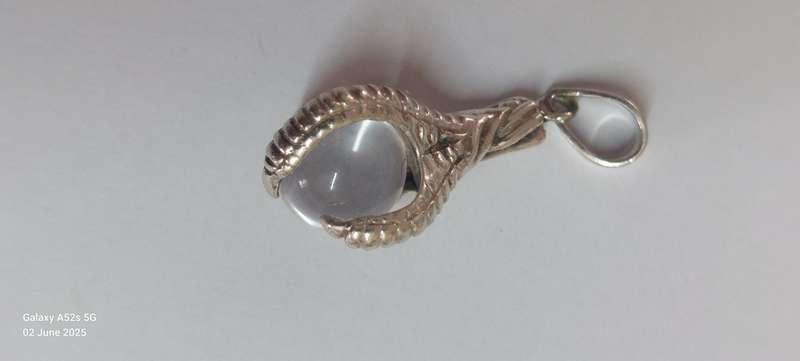 Gorgeous vintage sterling silver crystal sphere in eagles claw pendant 5.5g