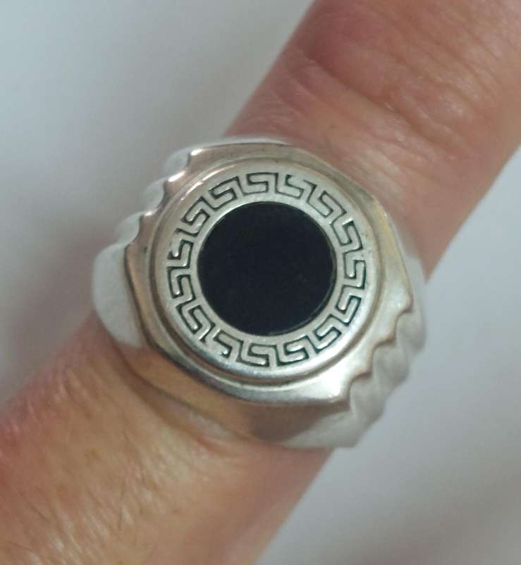 Amazing large sterling silver onyx ring 7.7g