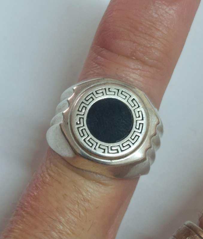 Amazing large sterling silver onyx ring 7.7g