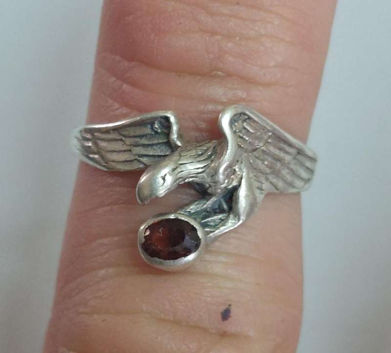 Rare vintage Ok. Sterling silver garnet eagle ring 2.0g