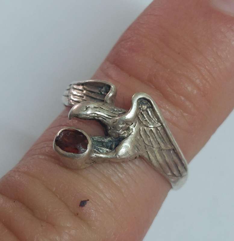 Rare vintage Ok. Sterling silver garnet eagle ring 2.0g