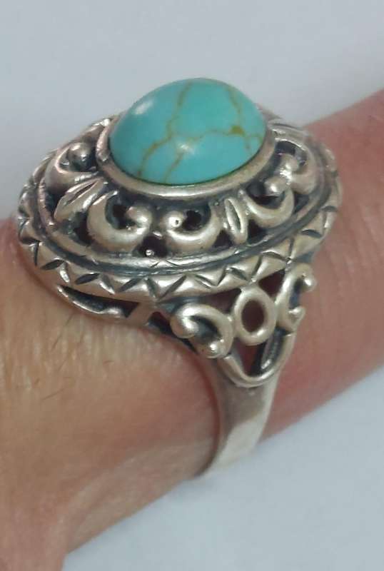 Exceptional!! Large Sterling silver turquoise ring 6.1g