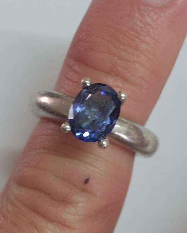 Gorgeous!! Sterling silver Sapphire ring with makers mark 8.9g WOW!!