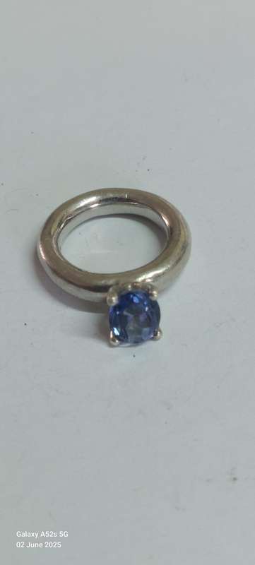 Gorgeous!! Sterling silver Sapphire ring with makers mark 8.9g WOW!!