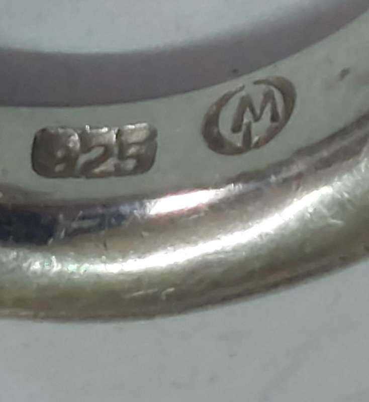 Gorgeous!! Sterling silver Sapphire ring with makers mark 8.9g WOW!!