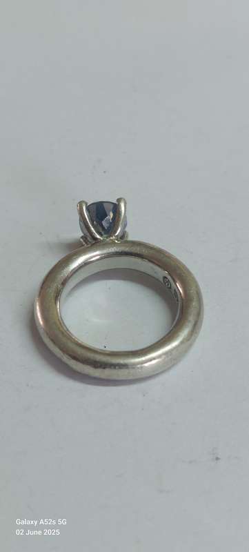 Gorgeous!! Sterling silver Sapphire ring with makers mark 8.9g WOW!!