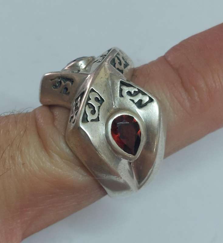 Spectacular!! Signed designer sterling silver garnet ring 20.9g