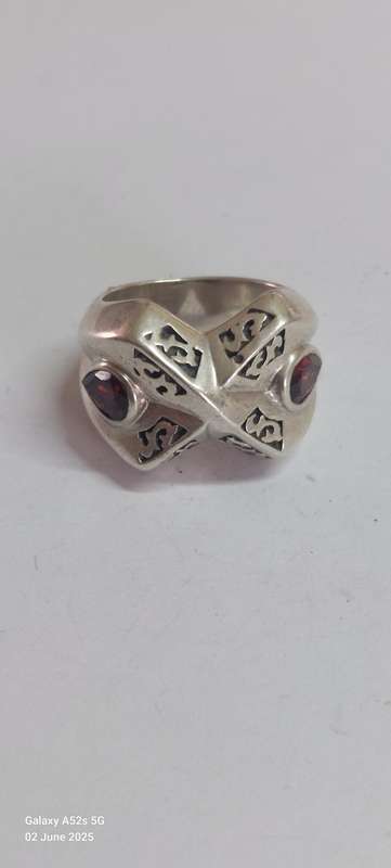 Spectacular!! Signed designer sterling silver garnet ring 20.9g