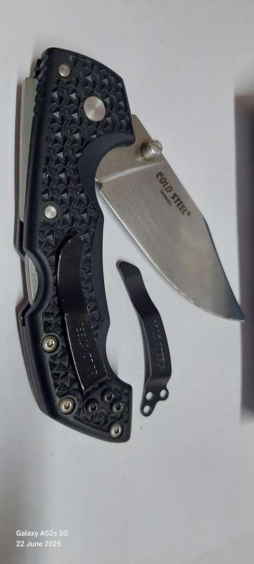 Cold Steel Voyager 29TMC medium knife with box & extra clip unused like new!!